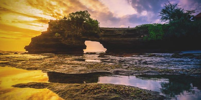 Wide adobestock tanah lot temple bali indonesia 170751375 nuttawutnuy export 600 800