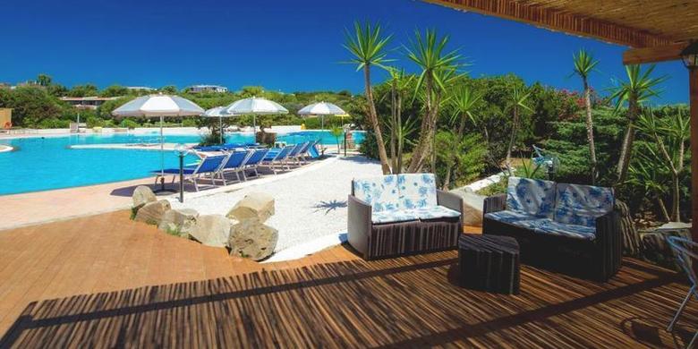 Wide piscina dal bar 2018 10 10 export 600 800