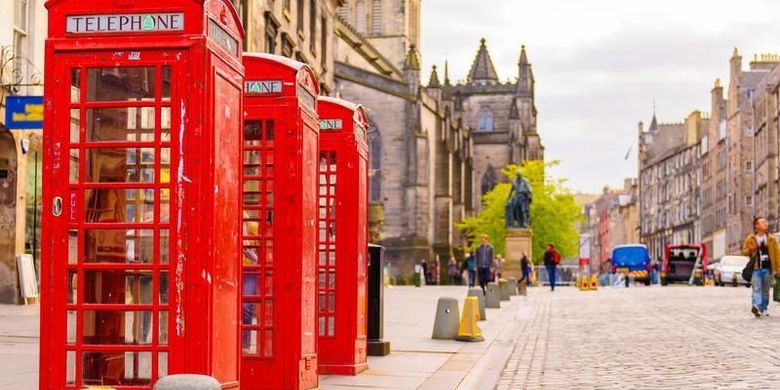 Wide adobestock 79504067 street view of edinburgh scotland uk richie0703 export 600 800